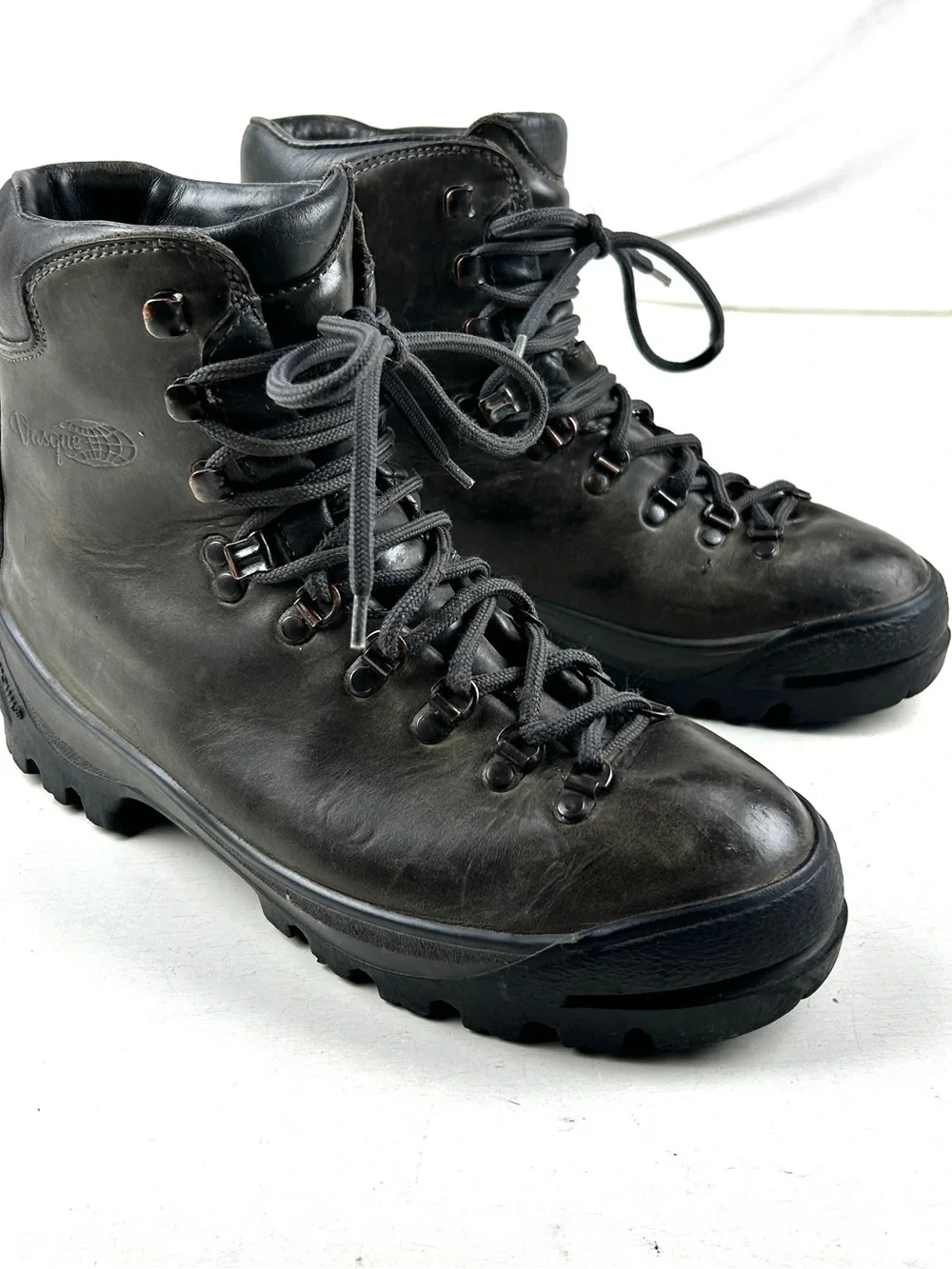 Vasque Hiking Mountaineering Boots Men’s 8 Gray Leather Vibram Sole Made Italy